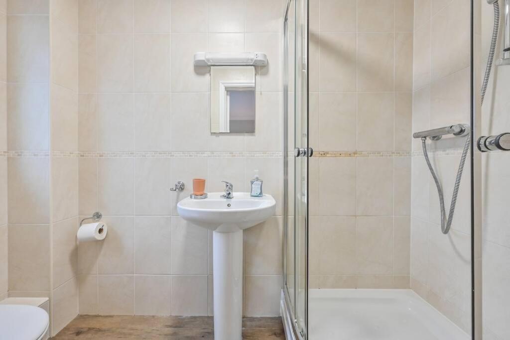 Spacious Sandbanks Apartment Near Beach And Bars With Free Parking Poole Exterior foto