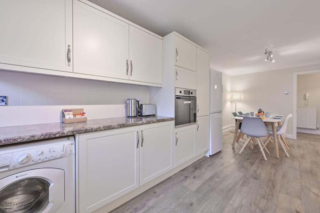 Spacious Sandbanks Apartment Near Beach And Bars With Free Parking Poole Exterior foto