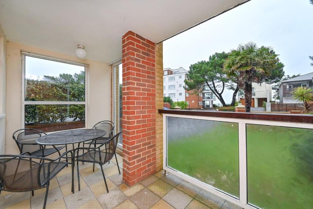 Spacious Sandbanks Apartment Near Beach And Bars With Free Parking Poole Exterior foto